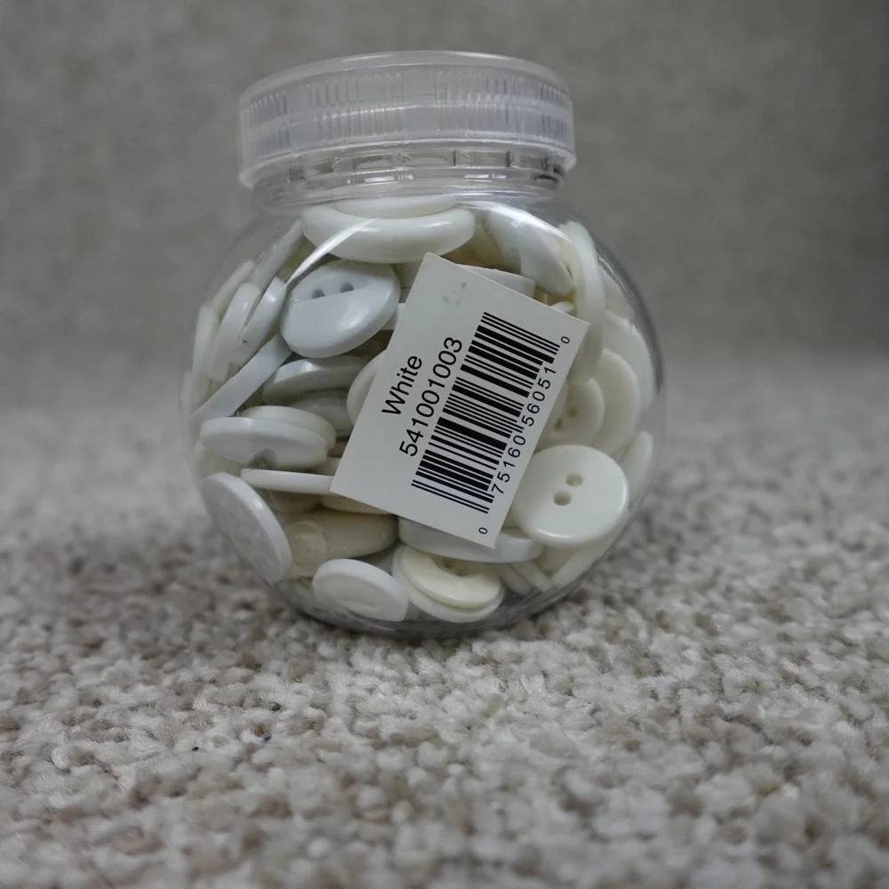 Blumenthal Lansing Le Bouton White Assorted Buttons 4oz Jar 541001003